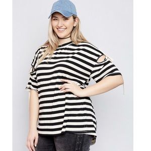 🆕 PLUS SIZE!!! Stripe Top w/ Shoulder Dtetails